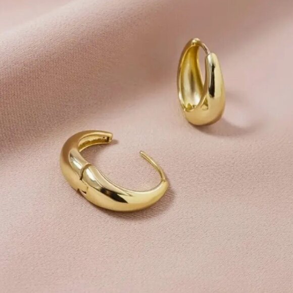 💚 Minimalist Hoop Earrings - Lever back Style - Choose from Silver or Gold Tone - Picture 4 of 4